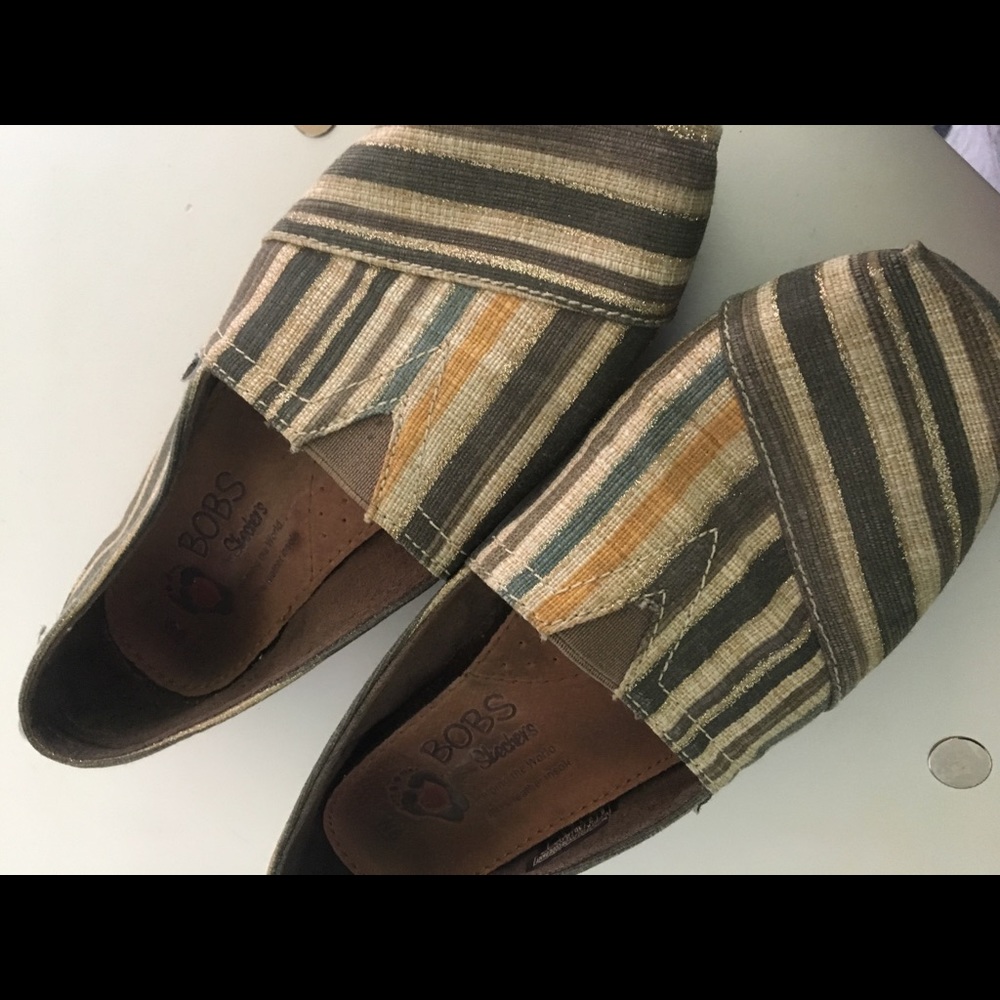 Women’s size 6 Bobs